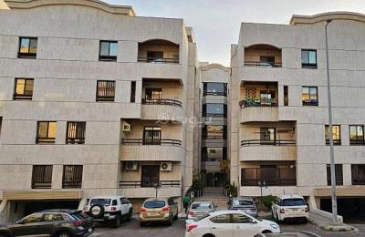 5-room apartment for rent in Al Hamraa , Jeddah