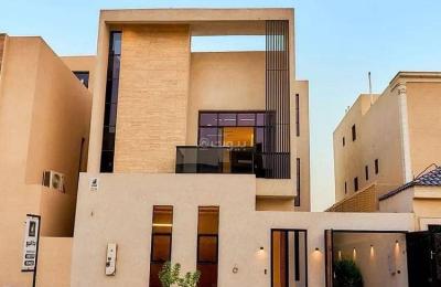 Villa for sale on Ahmad Al-Kazrouni Street, Al-Mahdiyah District, Riyadh City, Riyadh Region.