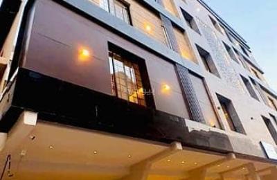 Apartment for sale, 4 rooms, two entrances, spacious, with a prime location in Al Rawda neighborhood, directly from the owner.