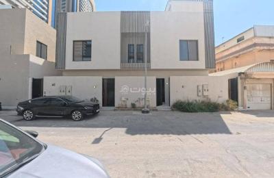 Spacious Unfurnished Floor in Al Olaya District