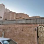 Villa 521 SQM with 1 Apartment Facing South