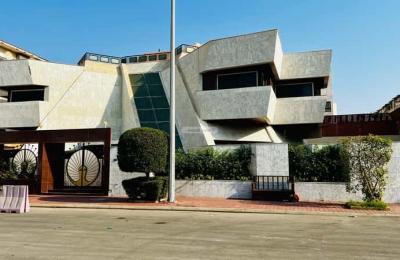 Villa 726 SQM with 6 Bedrooms