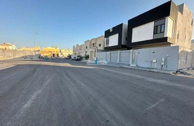 Villa 200 SQM Facing South on 20m Width Street