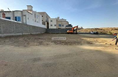 Land 841 SQM Facing South East on 20m Width Street