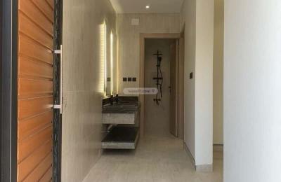 Apartment with 6 Bedrooms