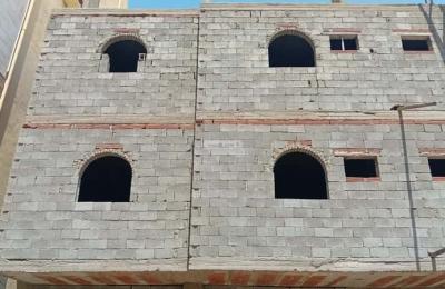 Building 540 SQM with 3 Floors Facing East