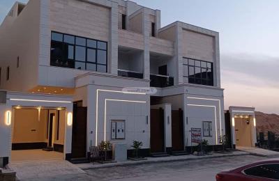 Floor 148 SQM with 4 Bedrooms