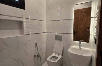 Floor with 6 Bedrooms