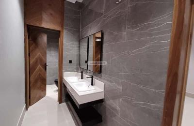 Floor 206.77 SQM with 5 Bedrooms