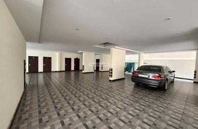 Apartment with 6 Bedrooms