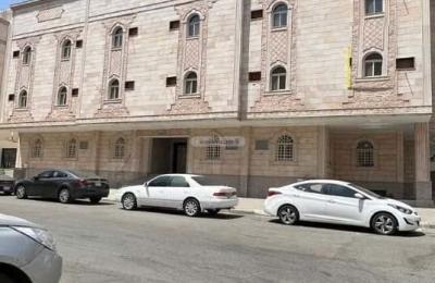 Building 1026 SQM with 4 Floors Facing West