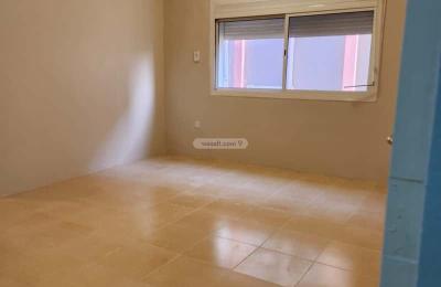 Building 884 SQM with 3 Floors Facing North