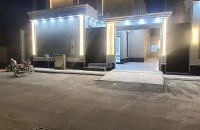 Floor 300 SQM with 5 Bedrooms