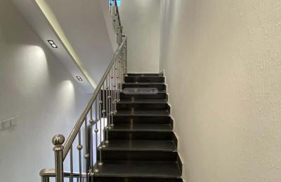 Apartment with 8 Bedrooms