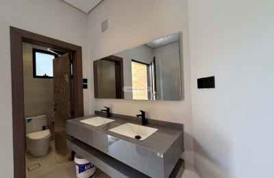 Floor 171.8 SQM with 6 Bedrooms