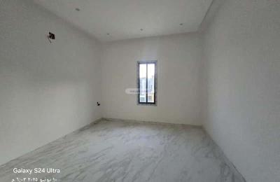 Floor 172.25 SQM with 4 Bedrooms