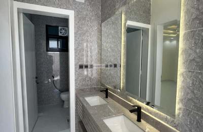 Floor 355 SQM with 5 Bedrooms