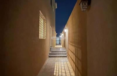 Semi-Furnished Floor 400 SQM with 3 Bedrooms