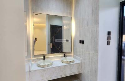 Apartment with 6 Bedrooms