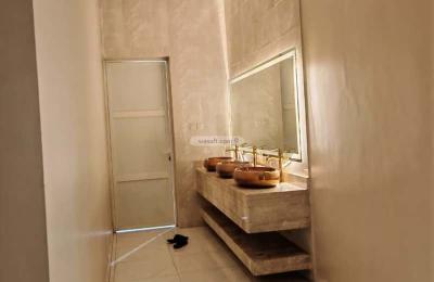 Floor 687.5 SQM with 4 Bedrooms