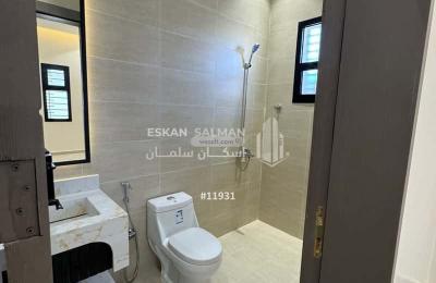 Floor 166.92 SQM with 5 Bedrooms