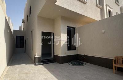 Floor 205.89 SQM with 6 Bedrooms