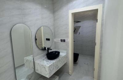 Apartment with 6 Bedrooms