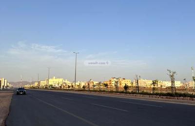 Land 594.6 SQM Facing South on 52m Width Street