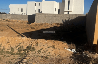 Land 1060 SQM Facing South on 25m Width Street