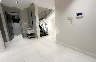 Floor 250.65 SQM with 6 Bedrooms