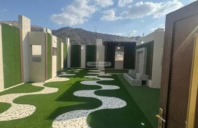 Villa 300 SQM with 2 Apartments Facing East