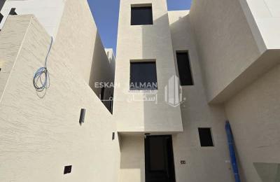 Floor 176.54 SQM with 5 Bedrooms