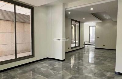 Villa 300 SQM Facing West with 4 Bedrooms