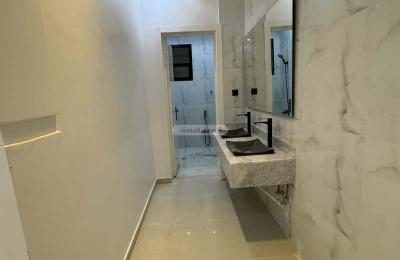 Floor with 5 Bedrooms