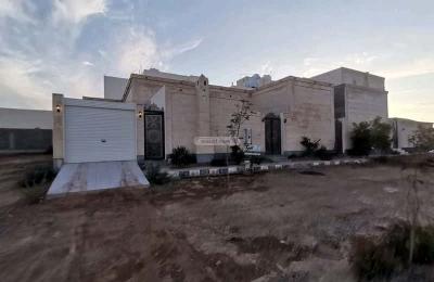 Floor 400 SQM with 4 Bedrooms