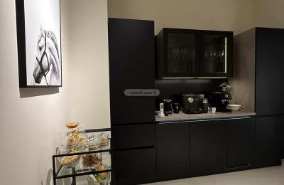 Building 660 SQM with 3 Floors Facing East