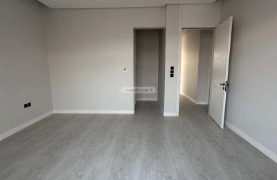 Floor 177.6 SQM with 5 Bedrooms