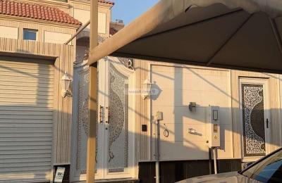 Semi-Furnished Villa 440 SQM Facing South