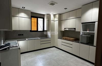 Apartment with 6 Bedrooms