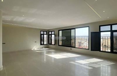 Apartment with 6 Bedrooms