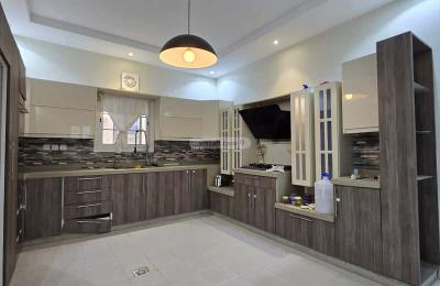 Building 312 SQM with 3 Floors Facing South